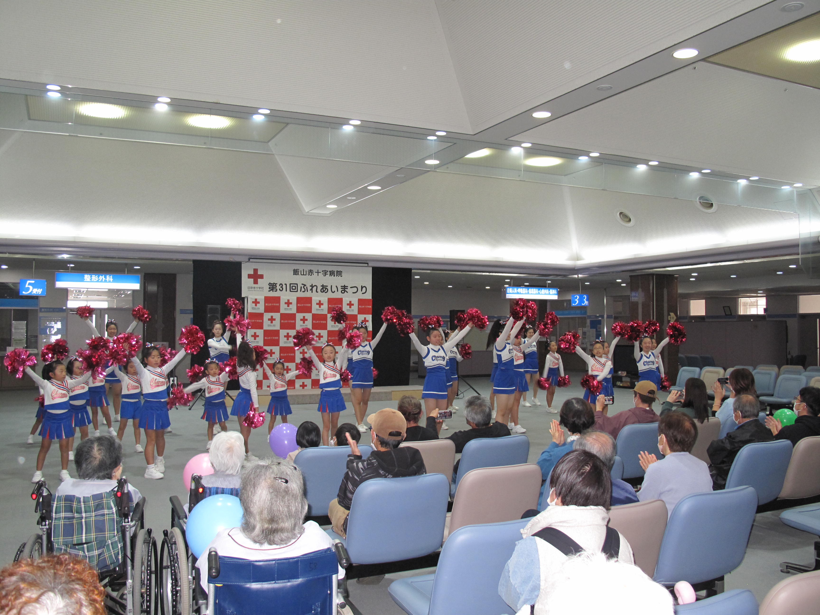 チアダンスチーム「CHARMY」によるダンス