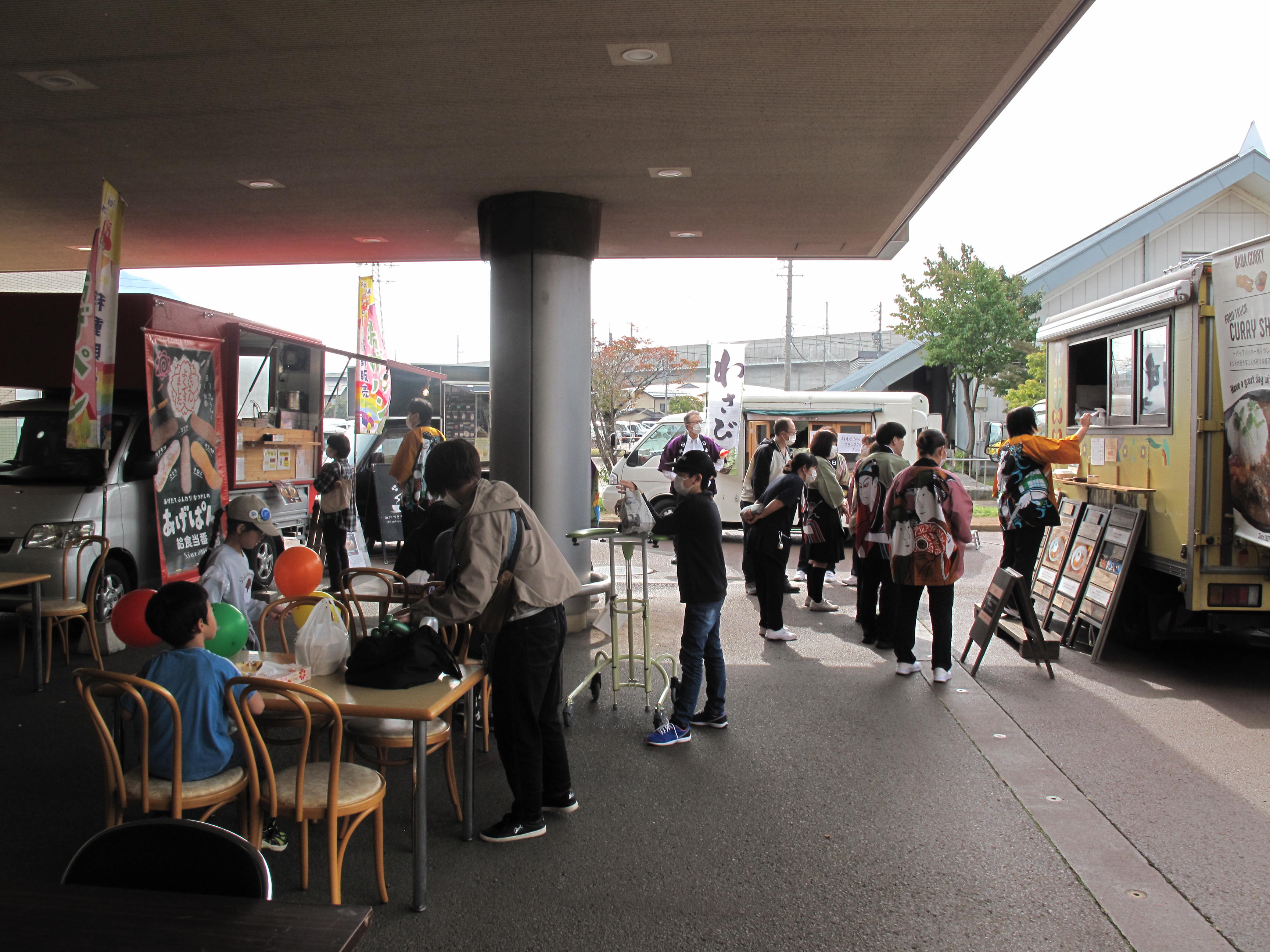 「山葵屋 福」・「ババカレー」・「みかづきや珈琲」・「給食当番」
4台のキッチンカーが来場し、来場者の皆さまにご好評をいただきました。
